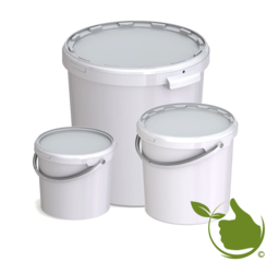 Eimern und Gärfässern