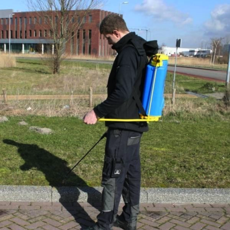 Rugspuit kunststof met zijzwengel, 16-liter