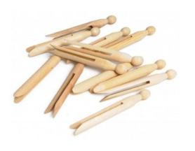 Wäscheklammer auf der Nase